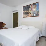 Tiziana In Apartment
